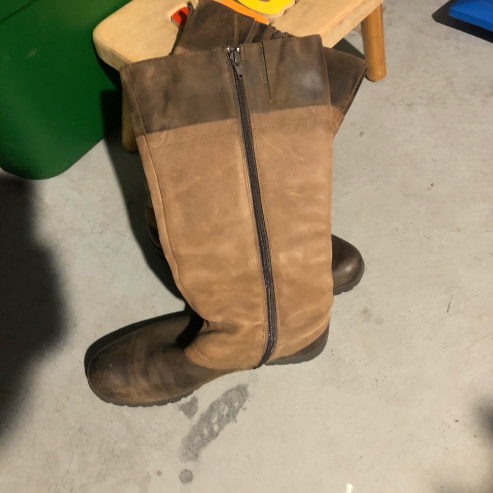 Boots - Picture 5 of 7